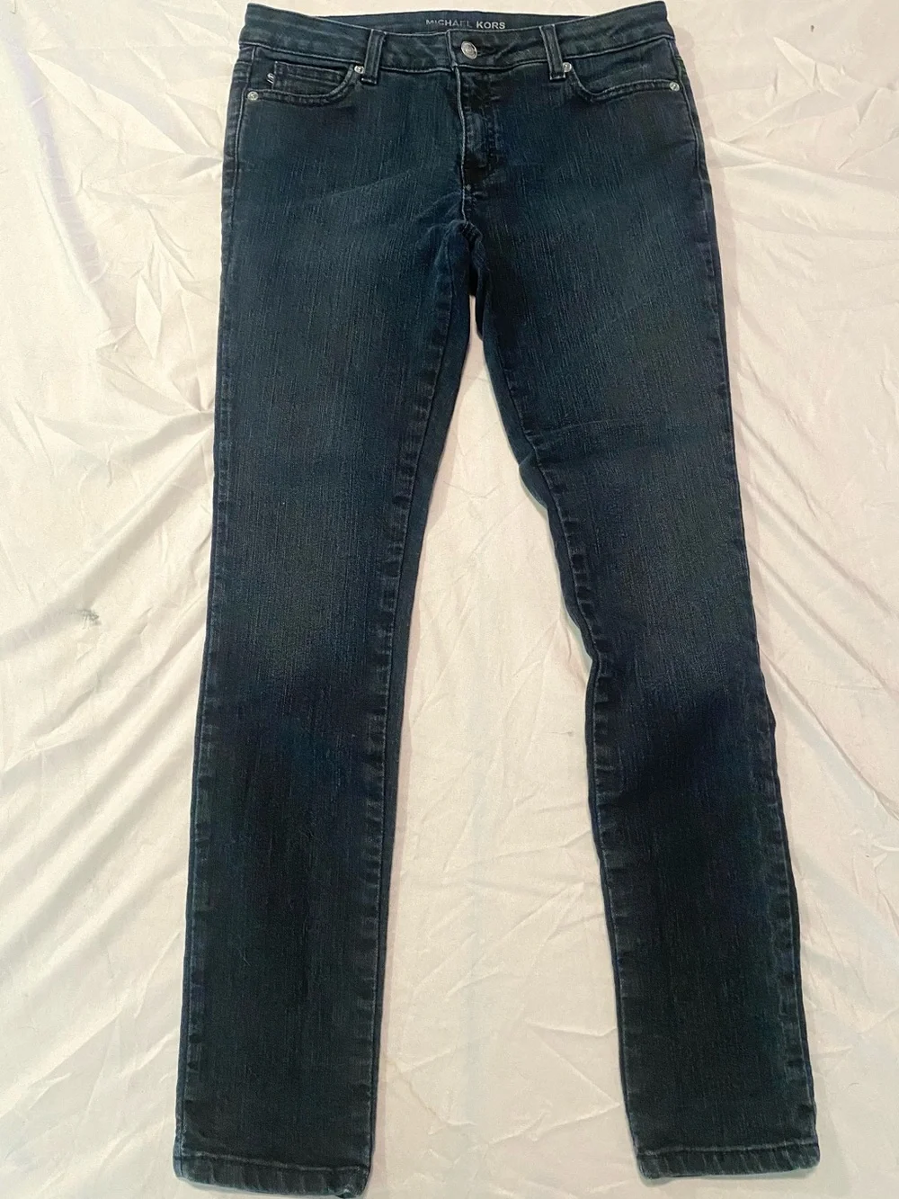 Michael Kors Dark Wash Skinny Jeans Size 6 Silver Metal Logo Bar Slim Indigo